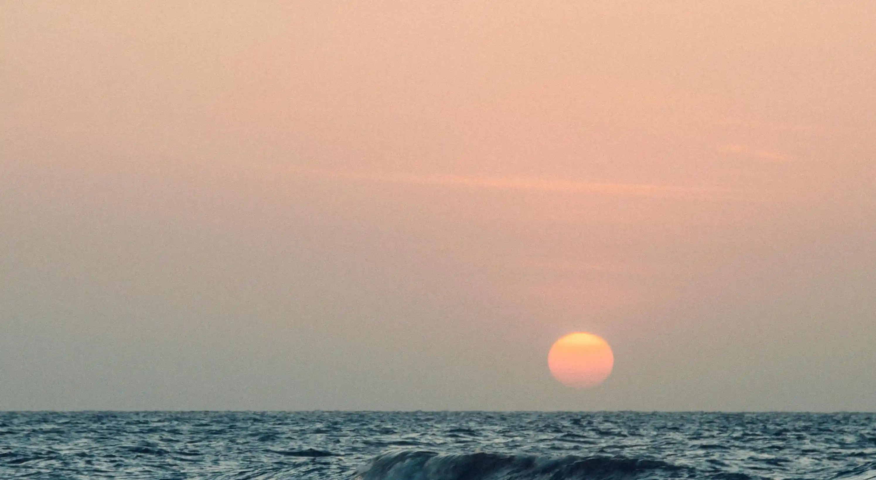 戀愛中的黏人女孩：究竟是愛的表現還是戀愛的禁忌？