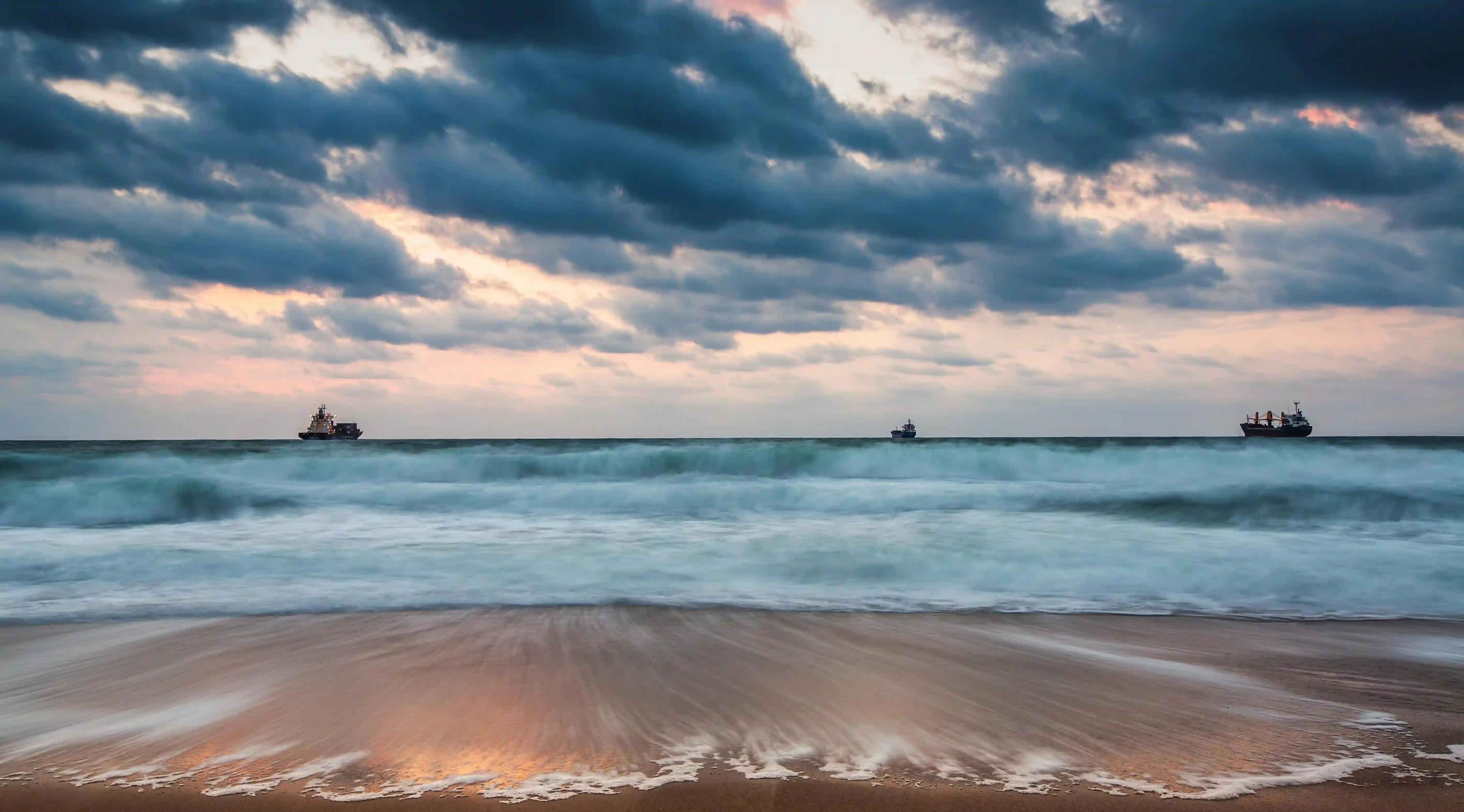 月經結束後多久可以同房？揭秘七大潛藏風險與安全期的真相