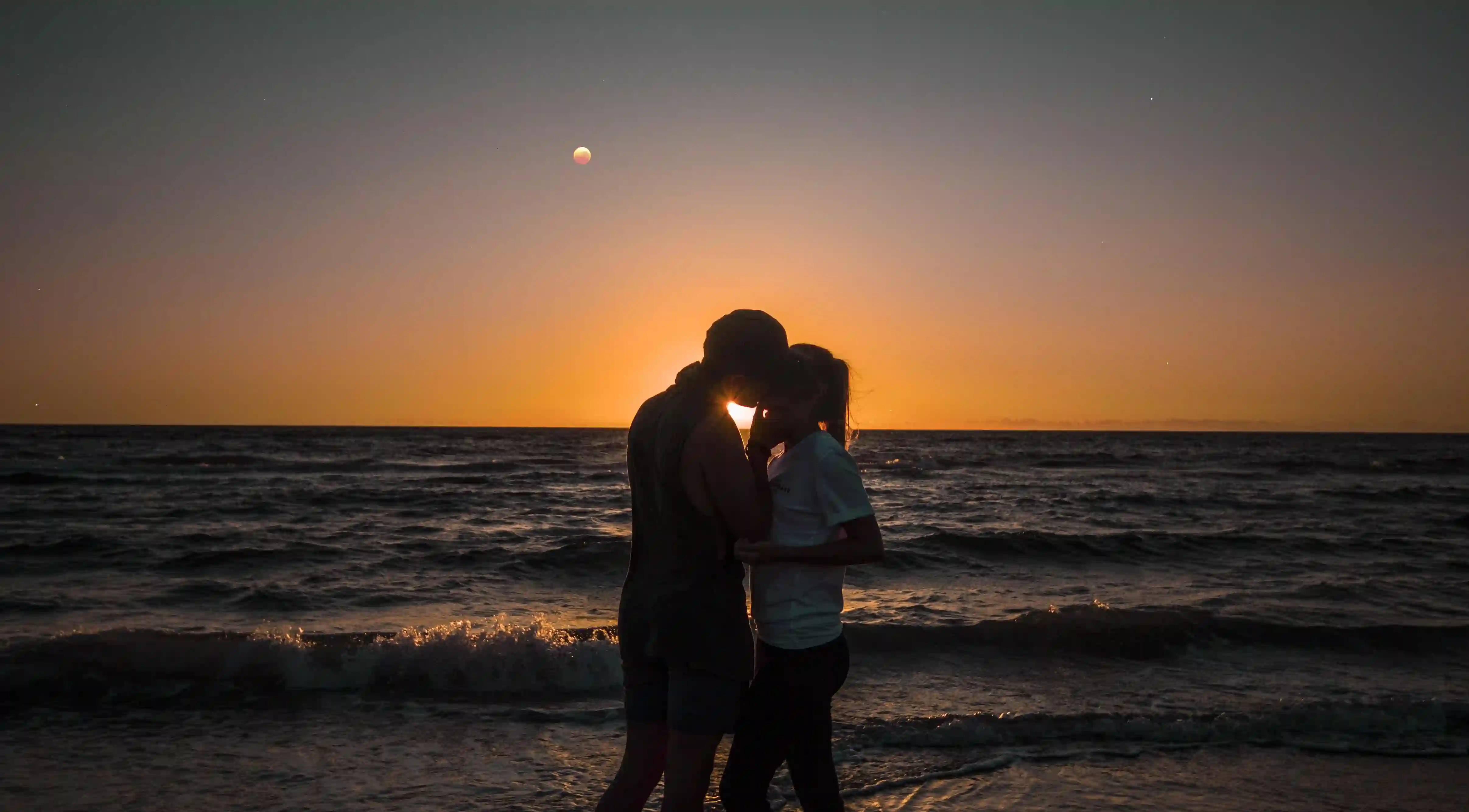 如何辨別男友是否對感情不專一？五個關鍵信號與你該如何應對