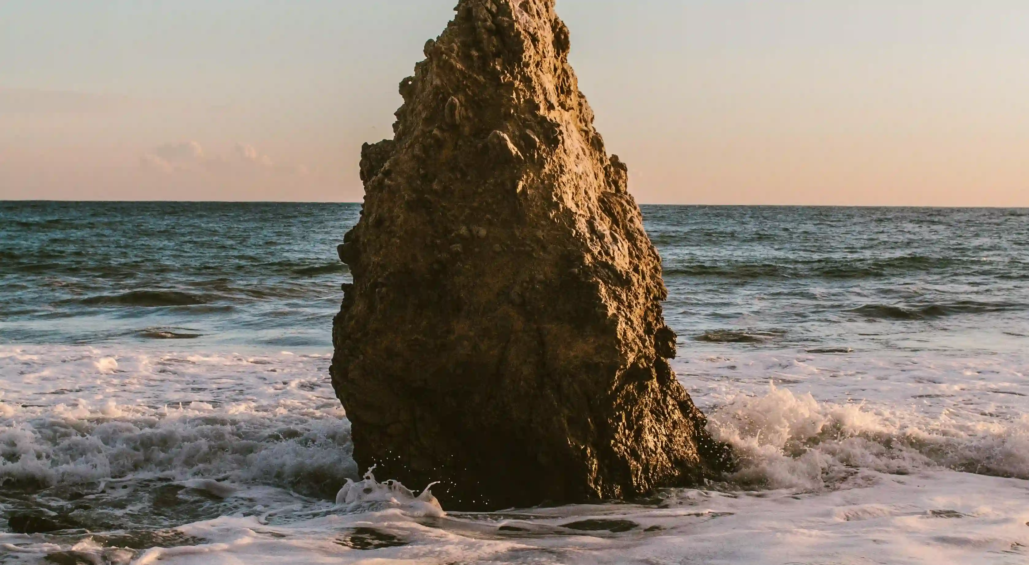 為什麼男生劈腿後不願承認？揭開戀愛背後的心理迷霧