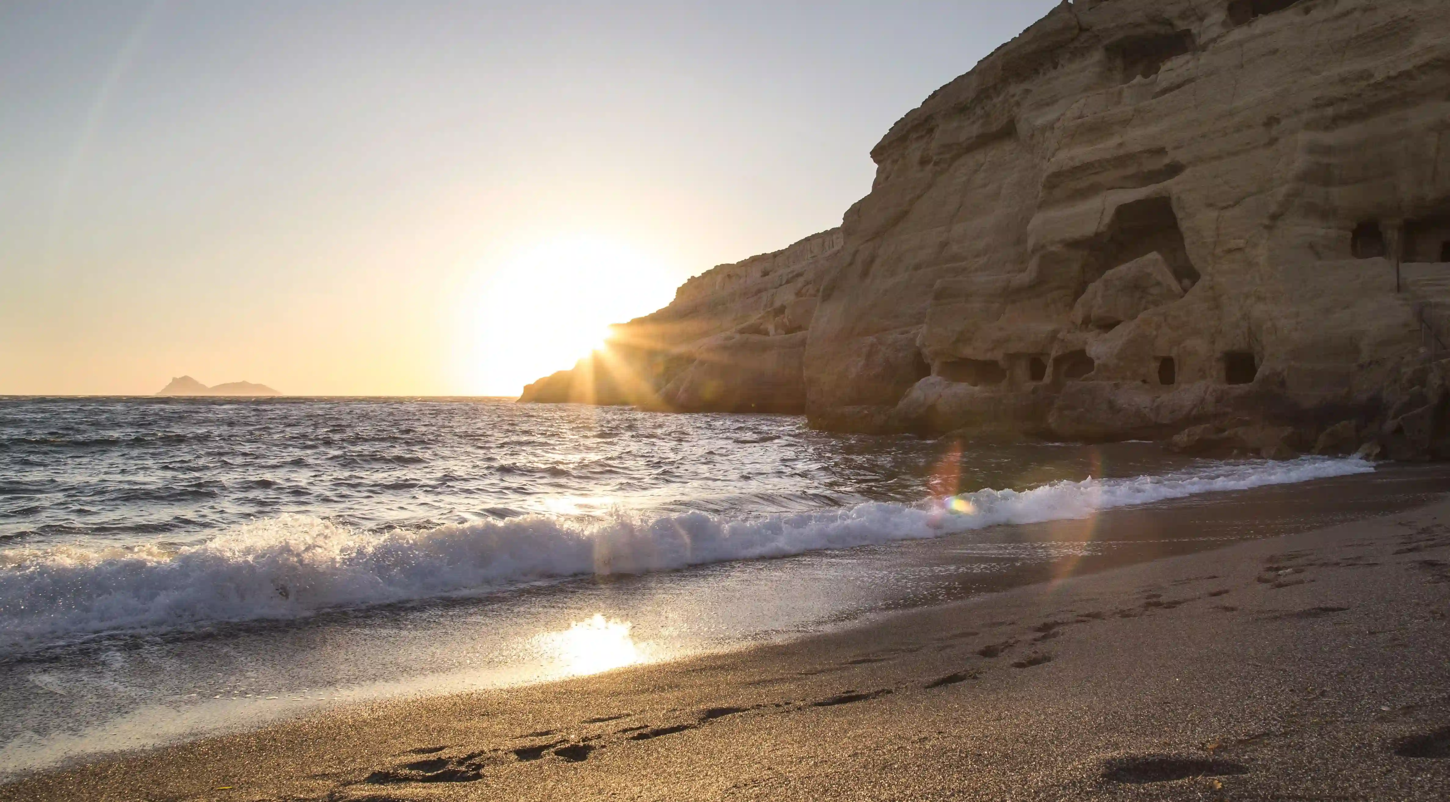 如何運用「欲擒故縱」讓她心甘情願接近你？五個關鍵策略揭示戀愛的秘密