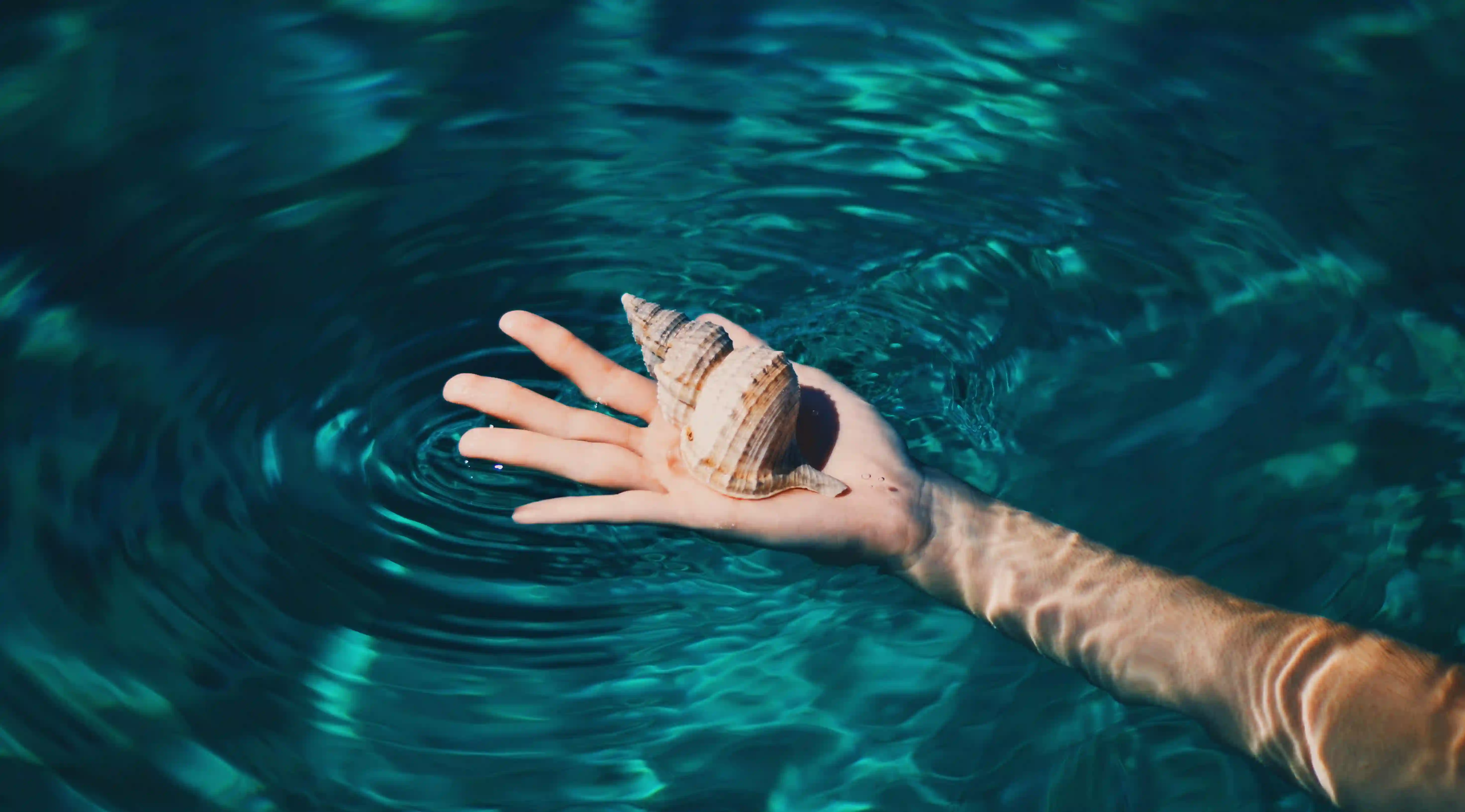 揭露男朋友出軌的秘密：三個關鍵跡象讓你不再孤單!